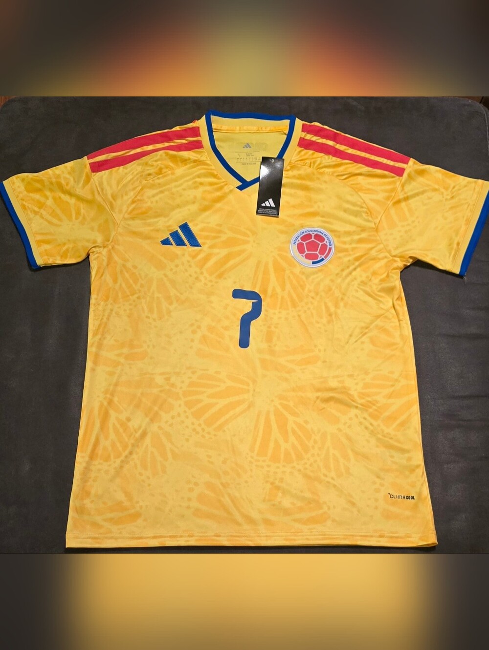Men Size (L) Soccer FIFA Yellow Colombia Football Jersey with Blue Accents